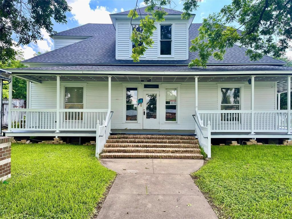 200 W Post Office Street, Eagle Lake