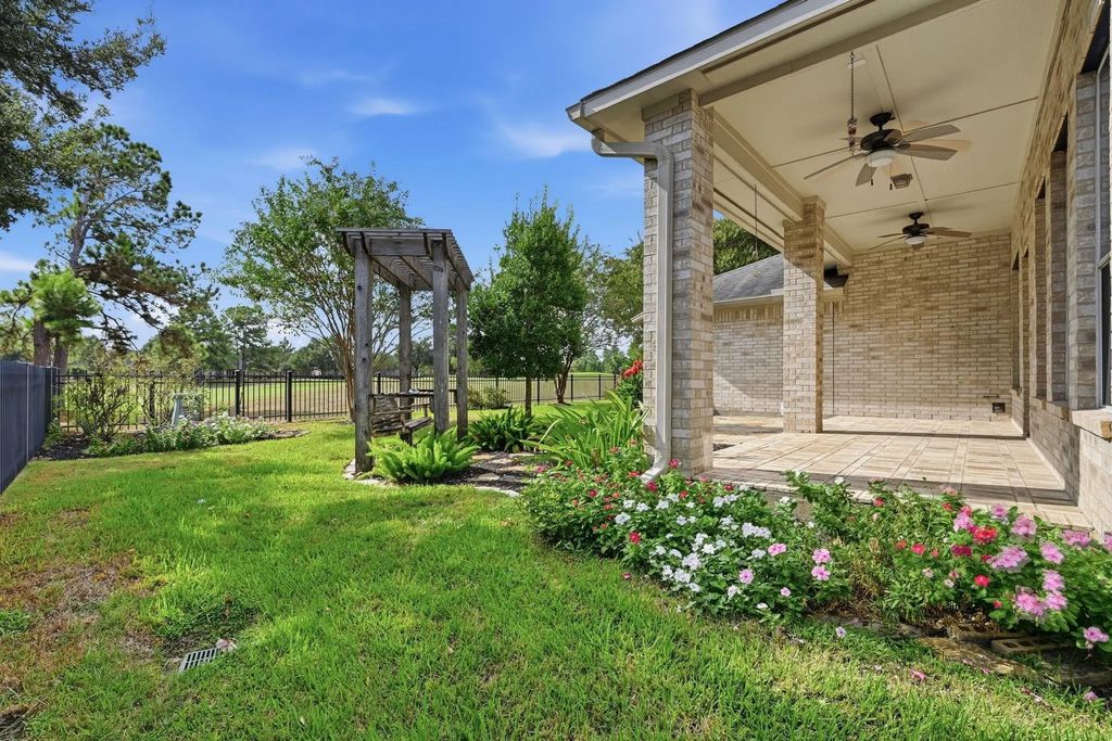1126 Chelshurst Way, Spring