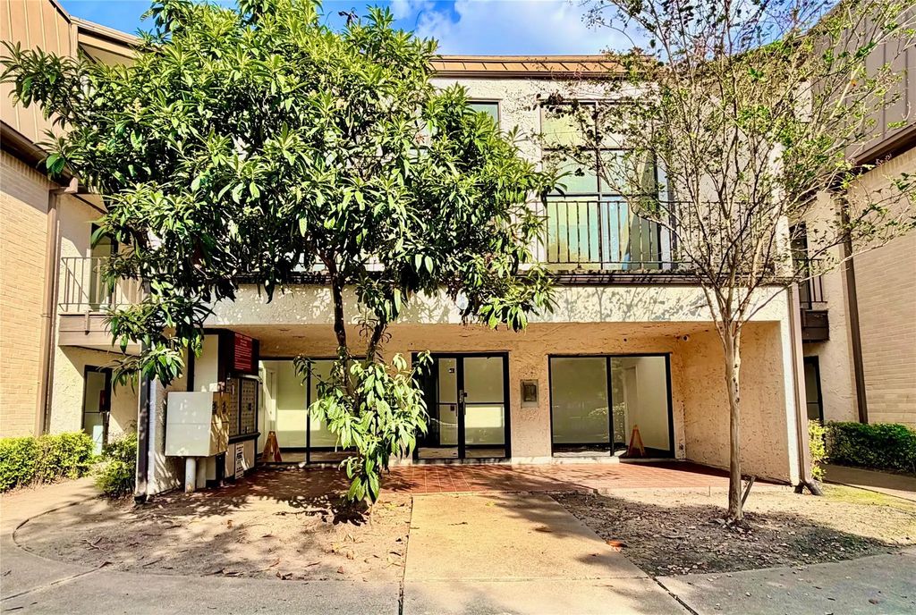 3075 Walnut Bend Lane 24, Houston