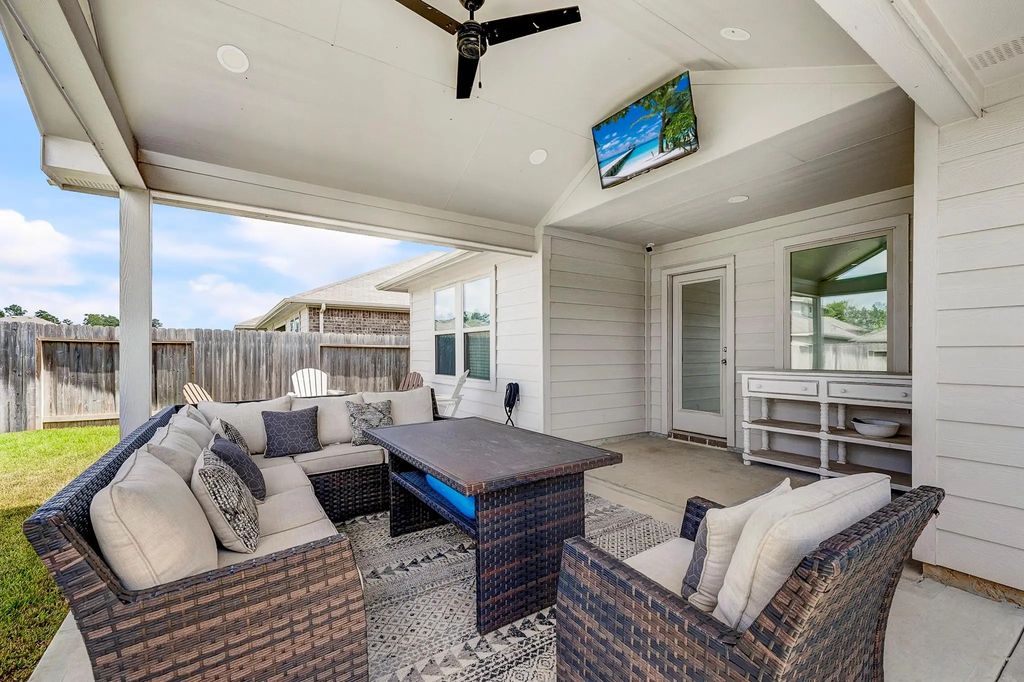 40455 Garden Heights Lane, Magnolia