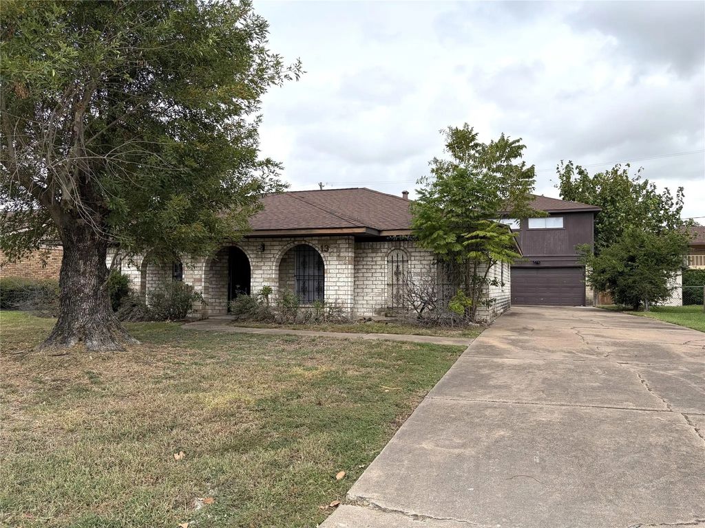 13351 Hollypark Drive, Houston