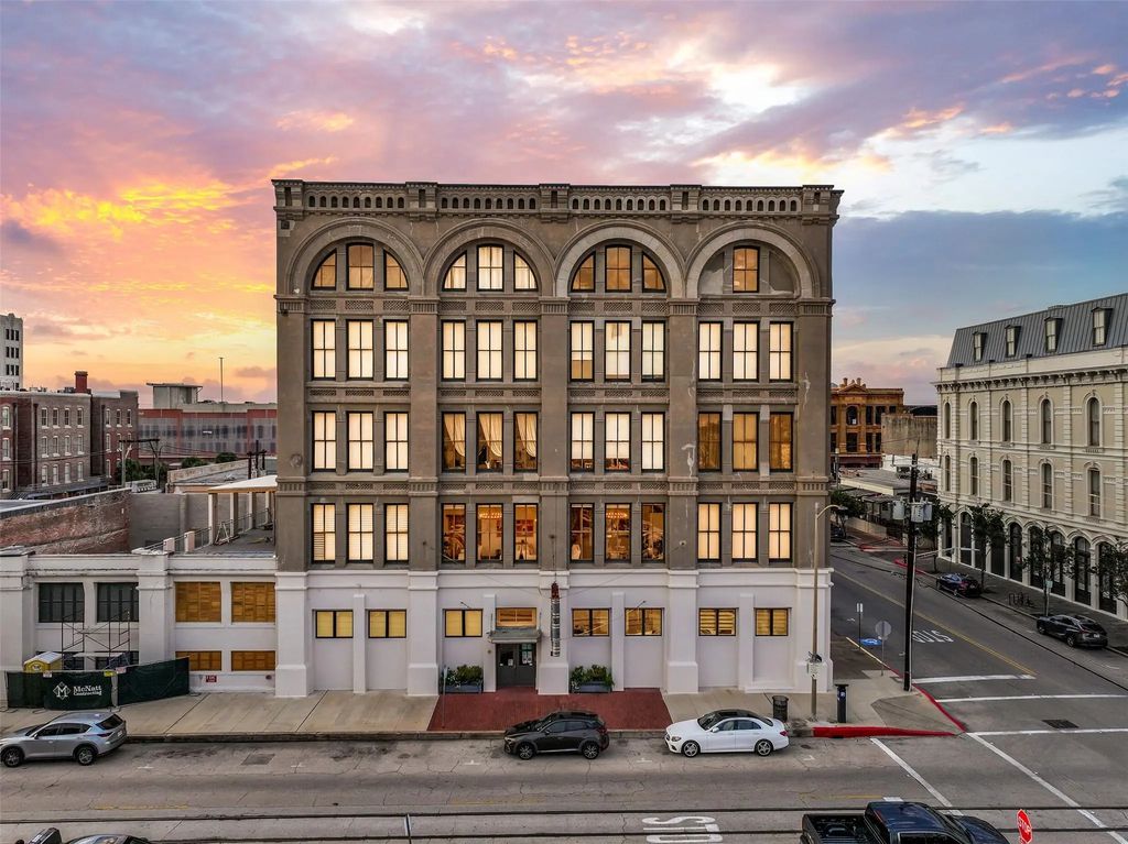2400 Mechanic Street 204, Galveston