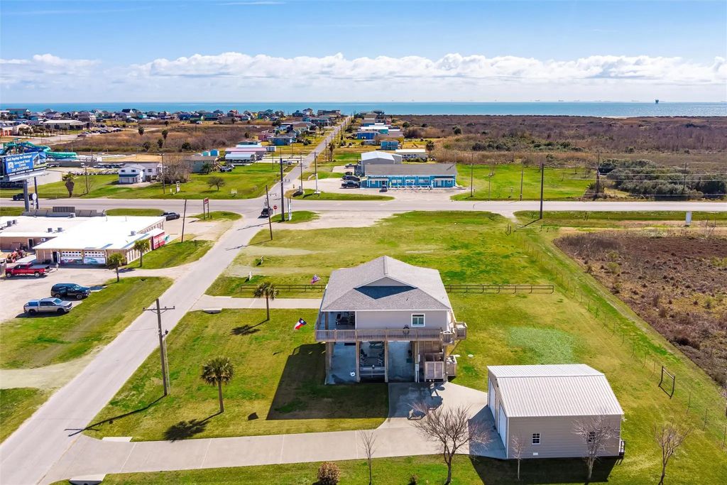 1009 N Monkhouse Drive, Crystal Beach