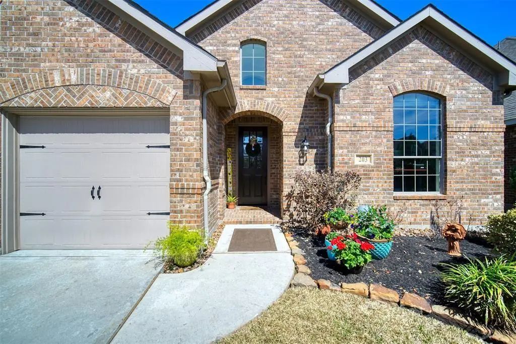 203 N Vershire Circle, Magnolia
