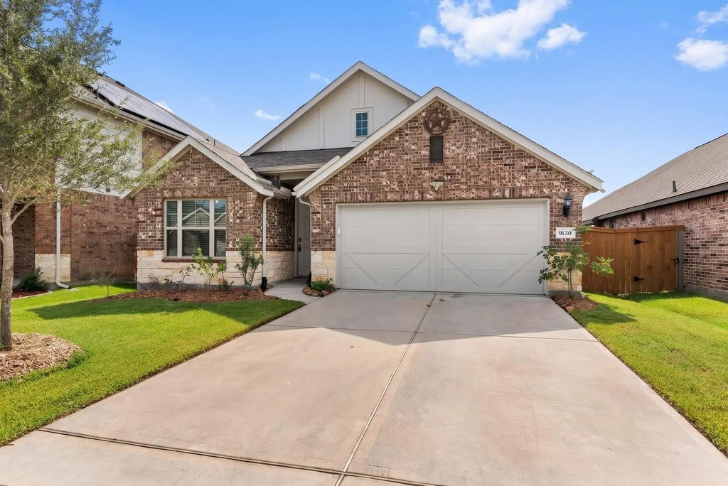 8126 Vida Costa Drive, Cypress