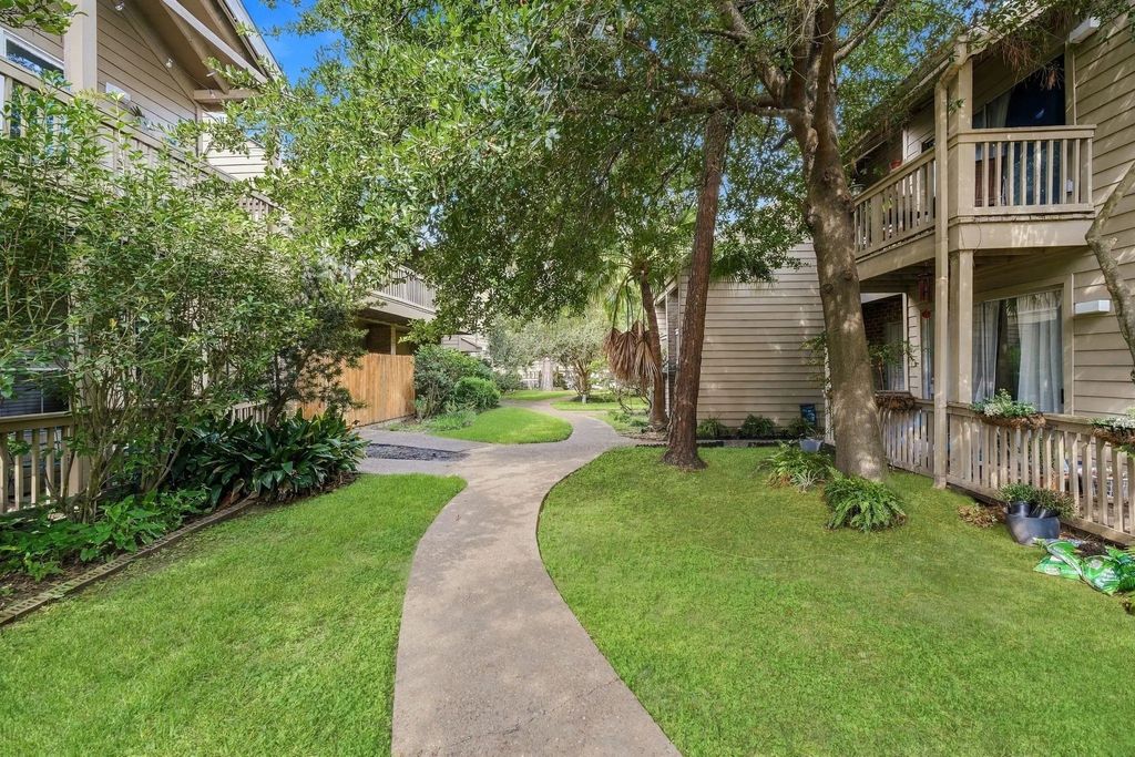 2100 Tanglewilde Street 318, Houston
