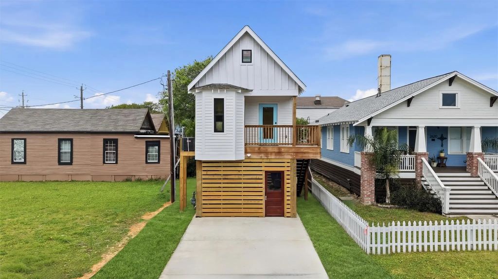 2622 Avenue M 1/2, Galveston