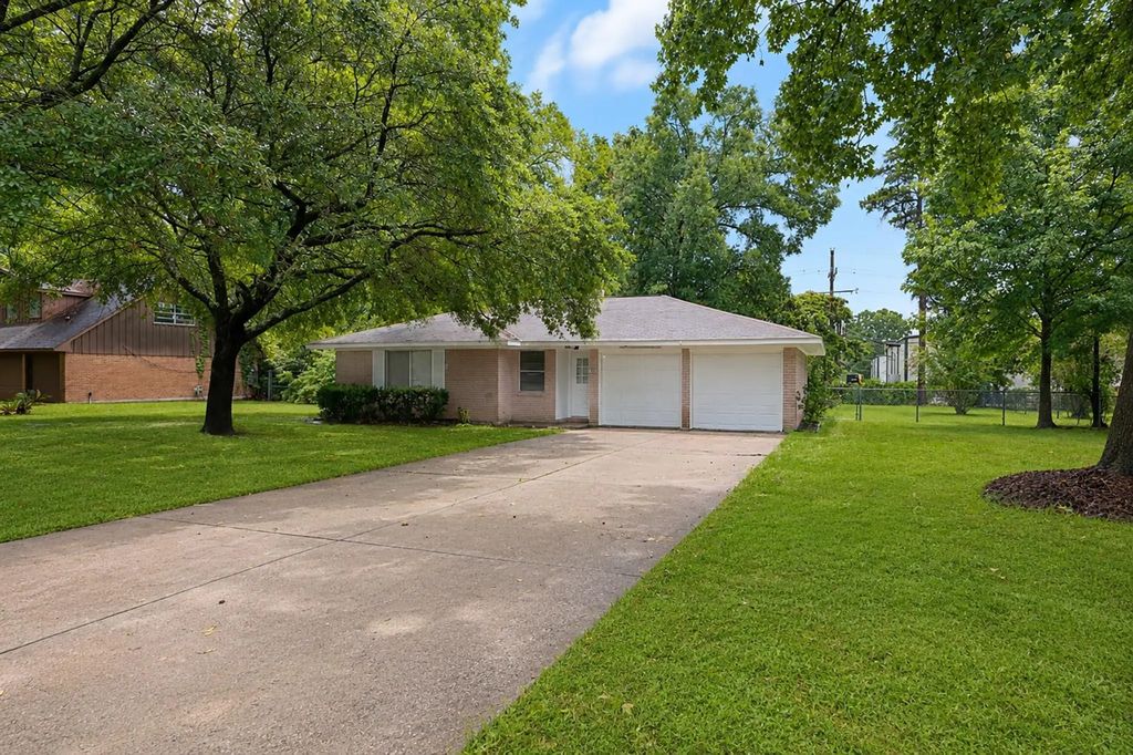 503 Northwood Drive, Conroe