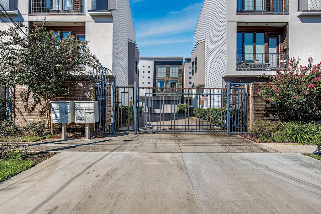1555 Birdsall Street A, Houston