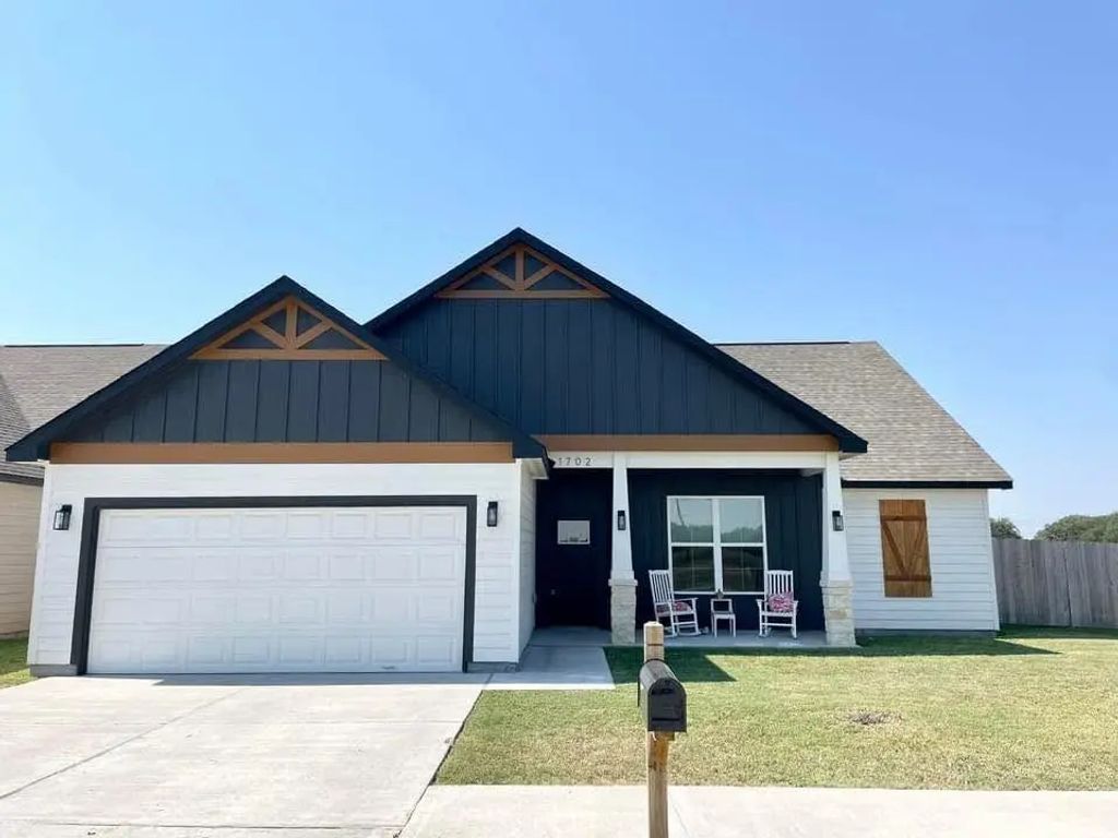 1702 Lantana Lane, El Campo