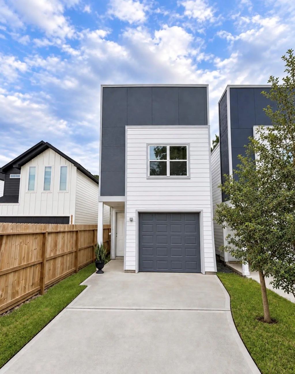 8312 Prairie View Drive, Houston