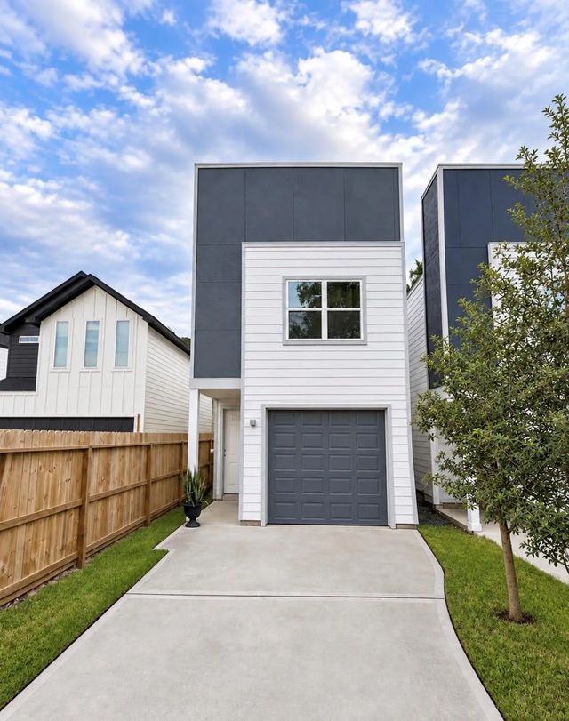 8312 Prairie View Drive, Houston