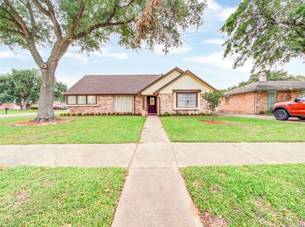 13526 Sherwood Street, Sugar Land