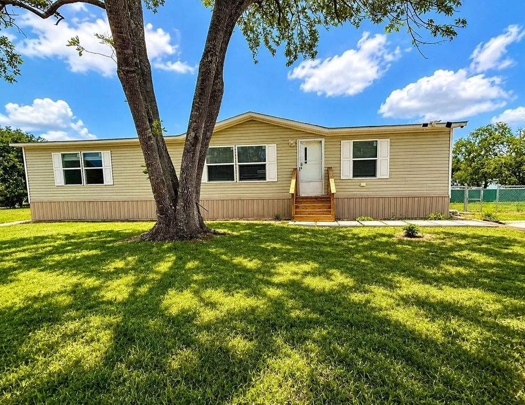 207 Alfred, El Campo