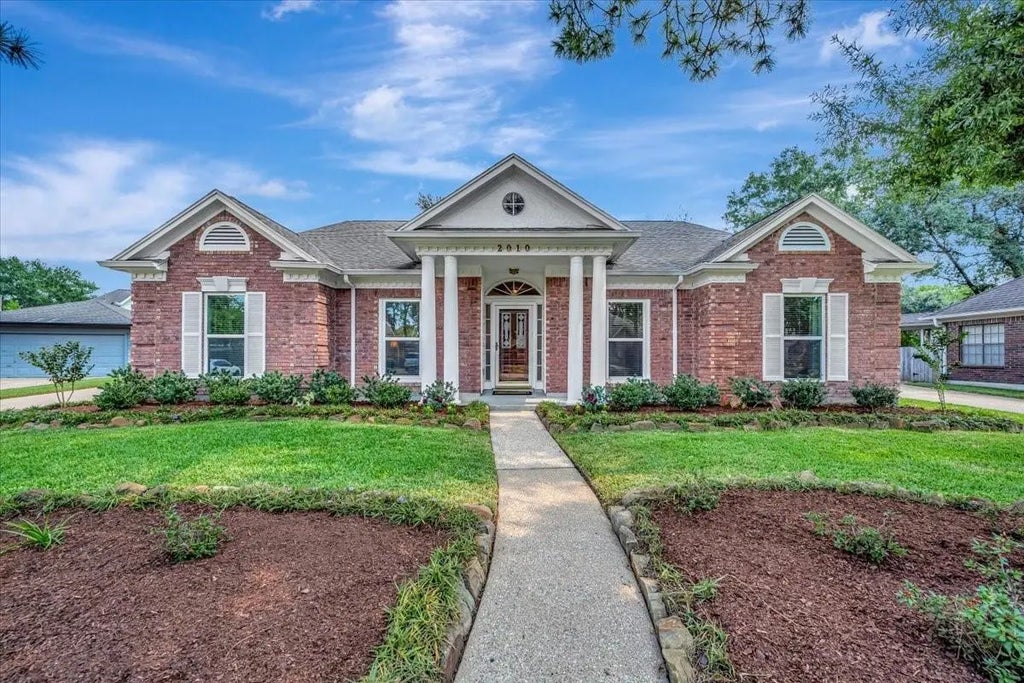 2010 Woodland Haven Road, Houston