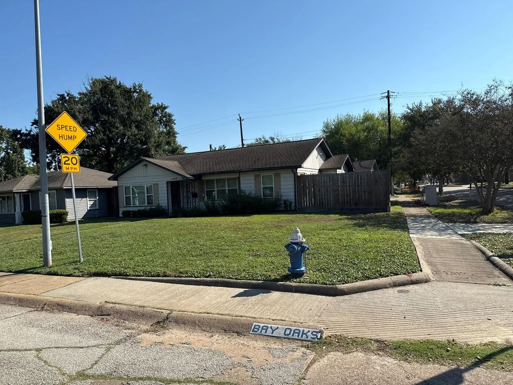 1102 Bay Oaks Road, Houston