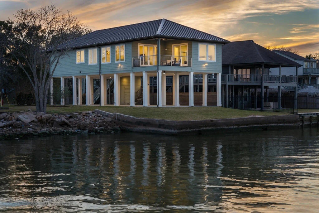 2002 Cove Park Drive, Kemah