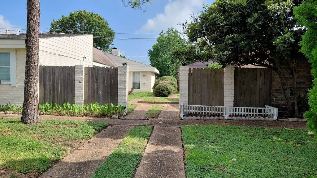8314 Beechnut Street, Houston
