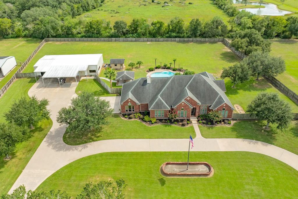 16337 County Road 171, Danbury