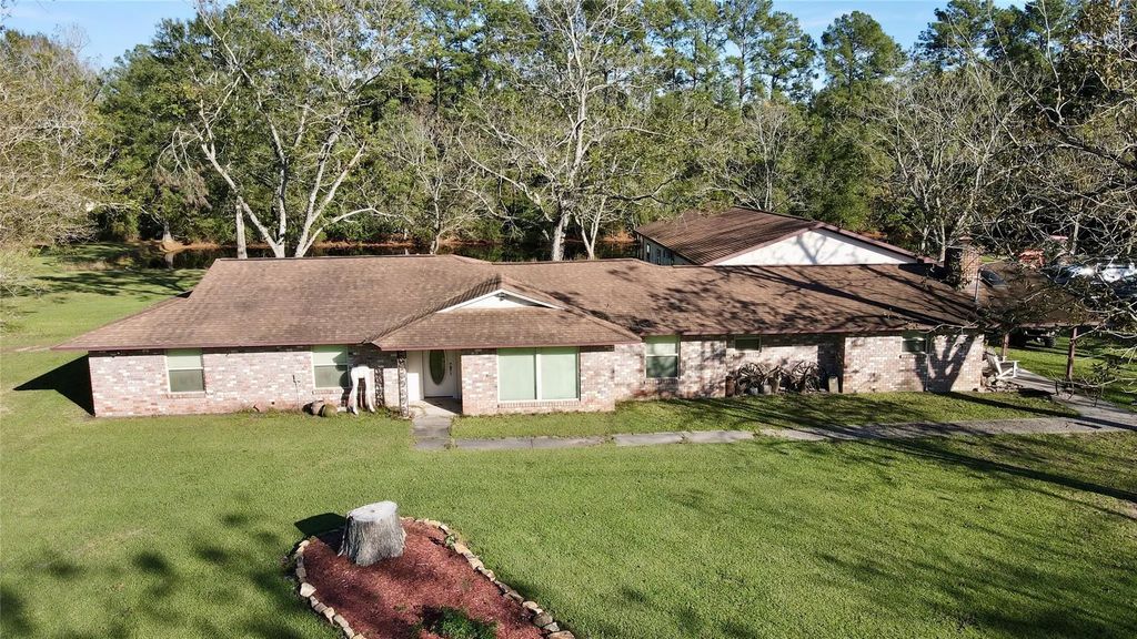 585 County Road 3796, Cleveland
