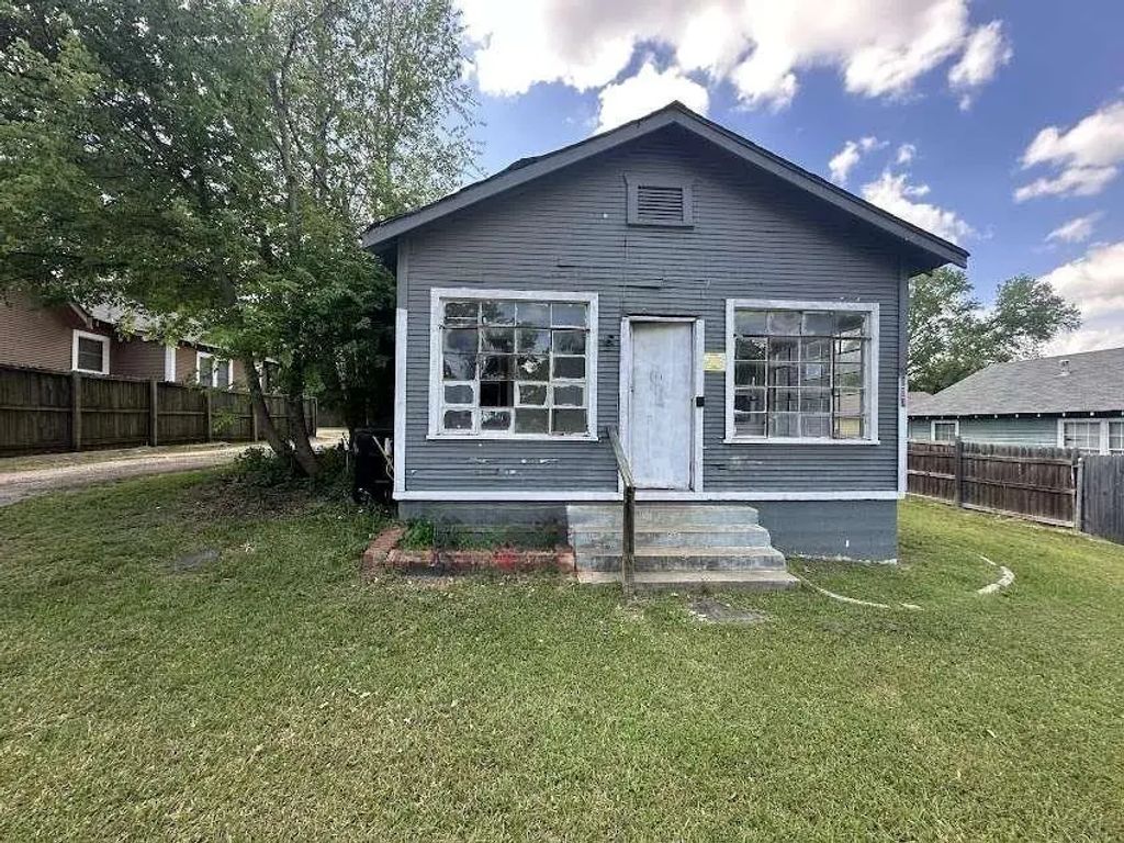 107 Electra Street, Longview