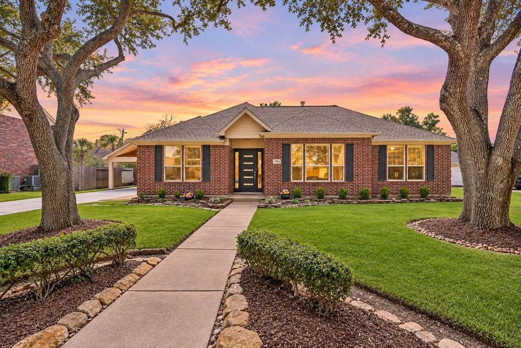 1704 Brill Drive, Friendswood