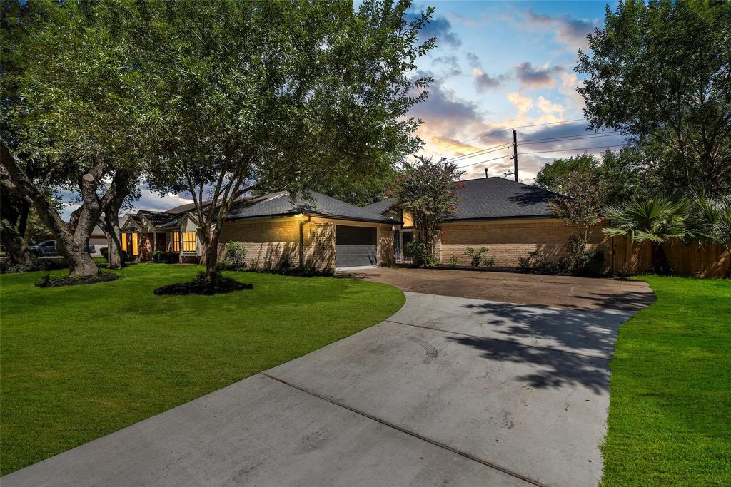 15134 Corona Del Mar Drive, Houston