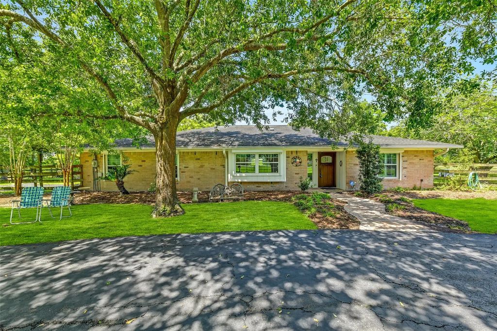 13320 County Road 184, Alvin