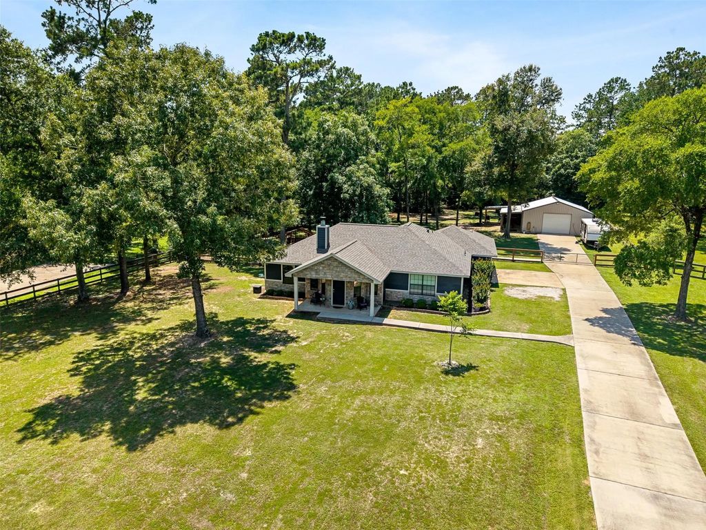 11414 Oak Springs Dr, Willis