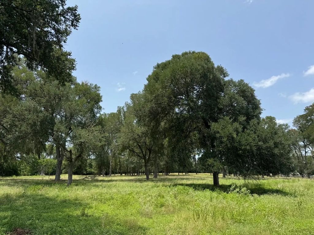 220 Bybee Road, Round Top