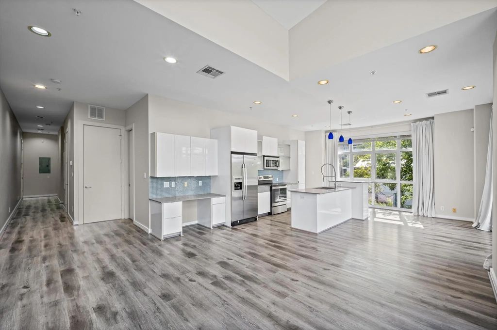 207 Pierce Street 305, Houston