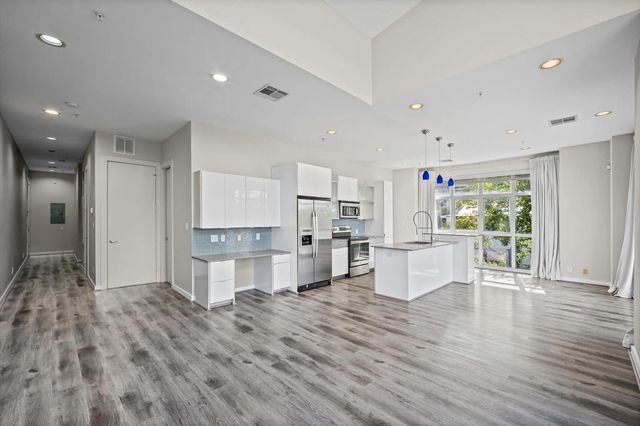 207 Pierce Street 305, Houston
