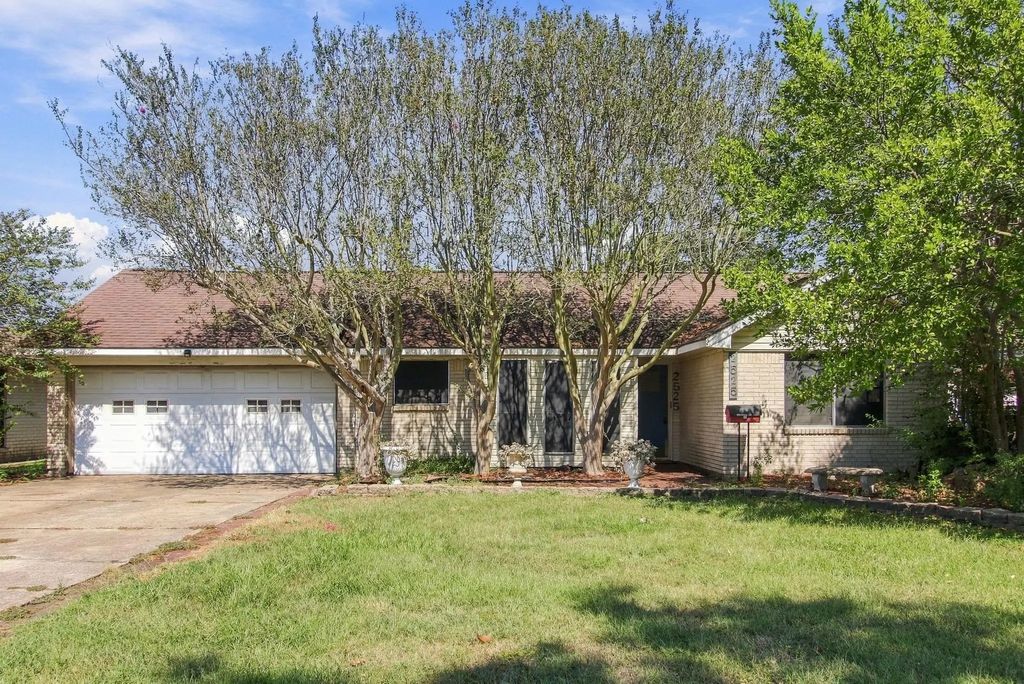 2525 Pickerton Drive, Deer Park