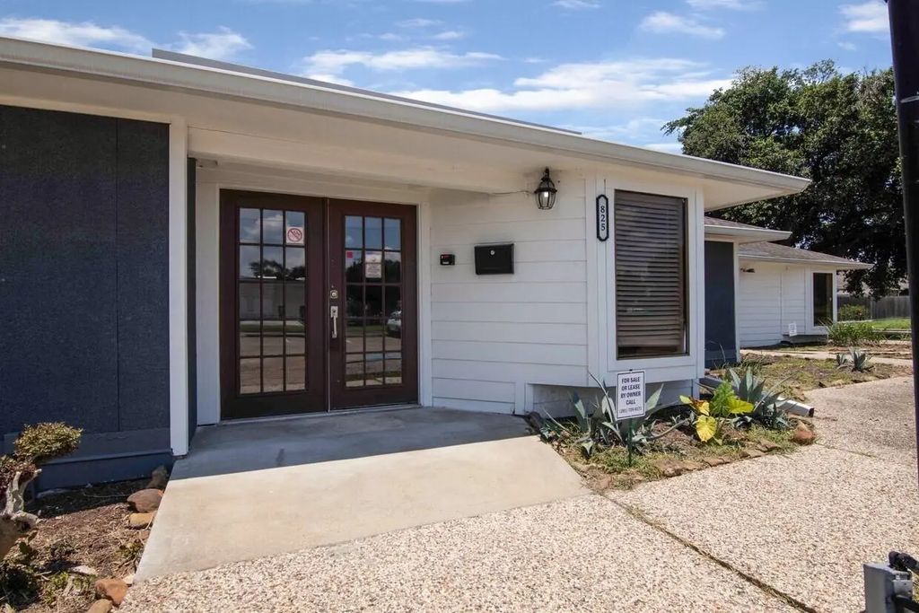 825 Fairmont Parkway, Pasadena