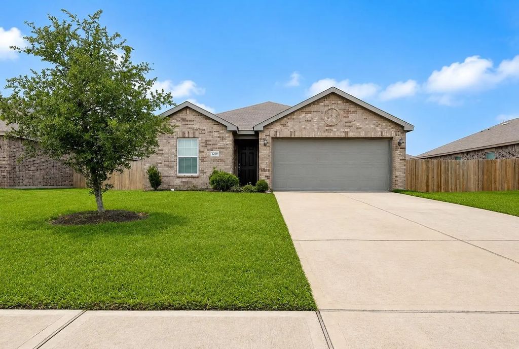 1219 Paradise Found Drive, Iowa Colony