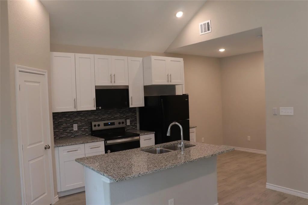 9810 Arbor Oak, Willis