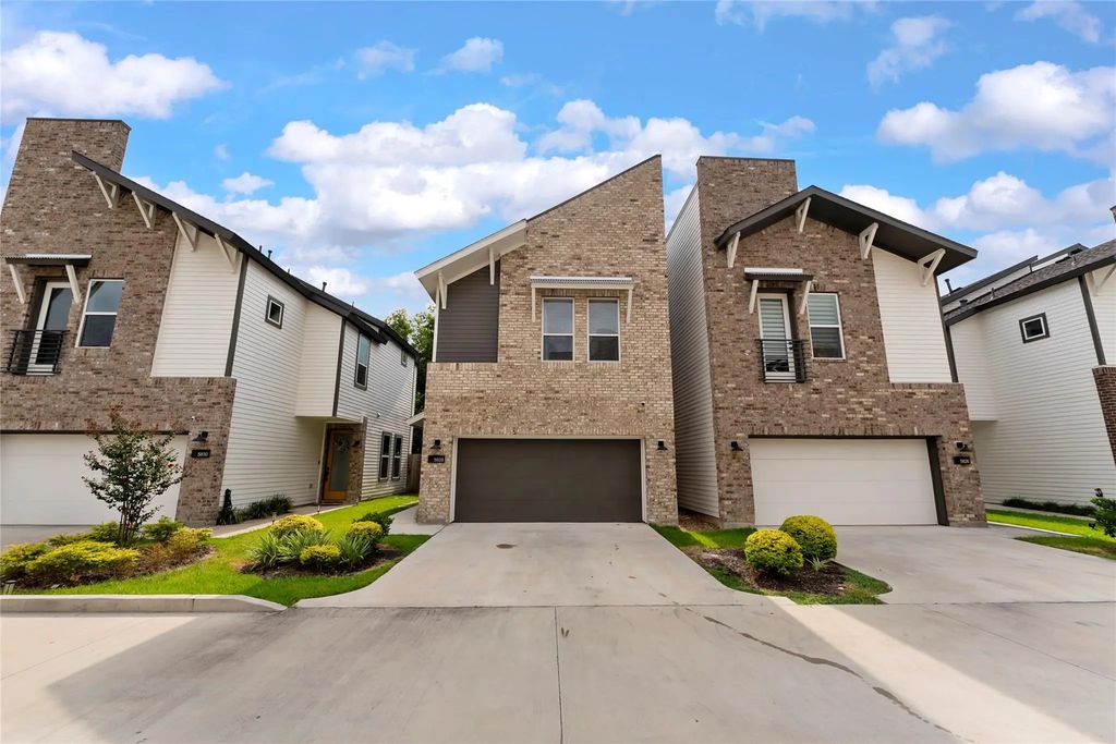 5828 Francis Oak Place, Houston