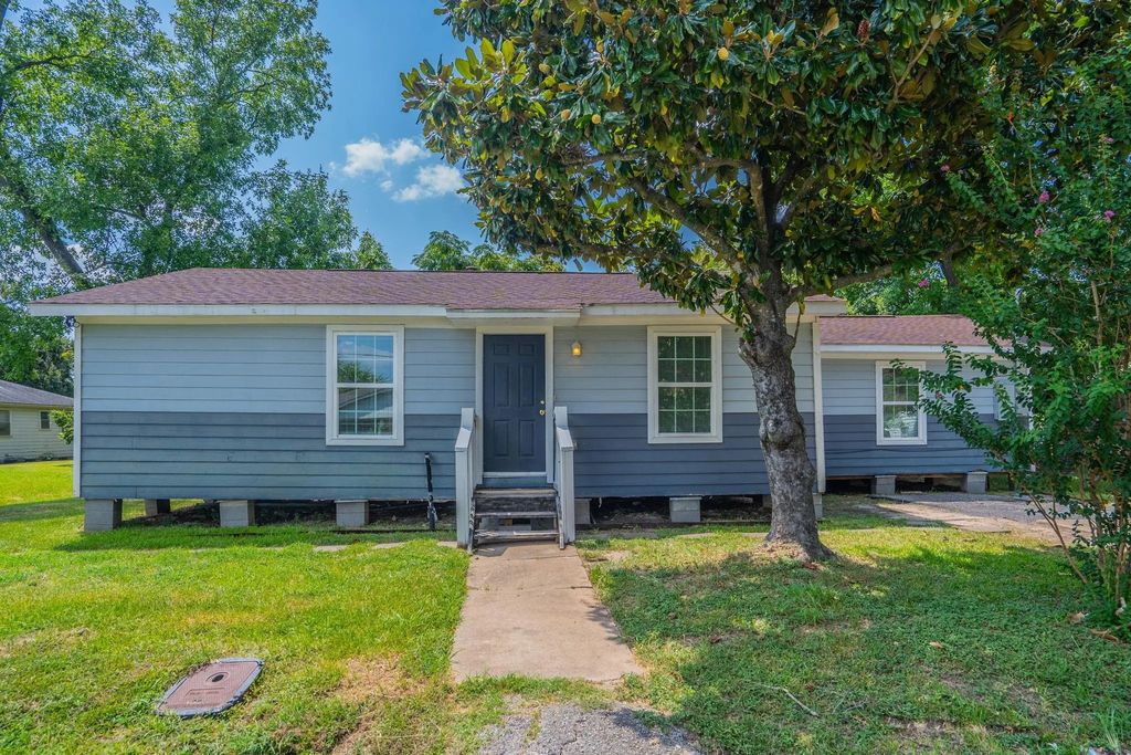 122 Oak Street, Stafford