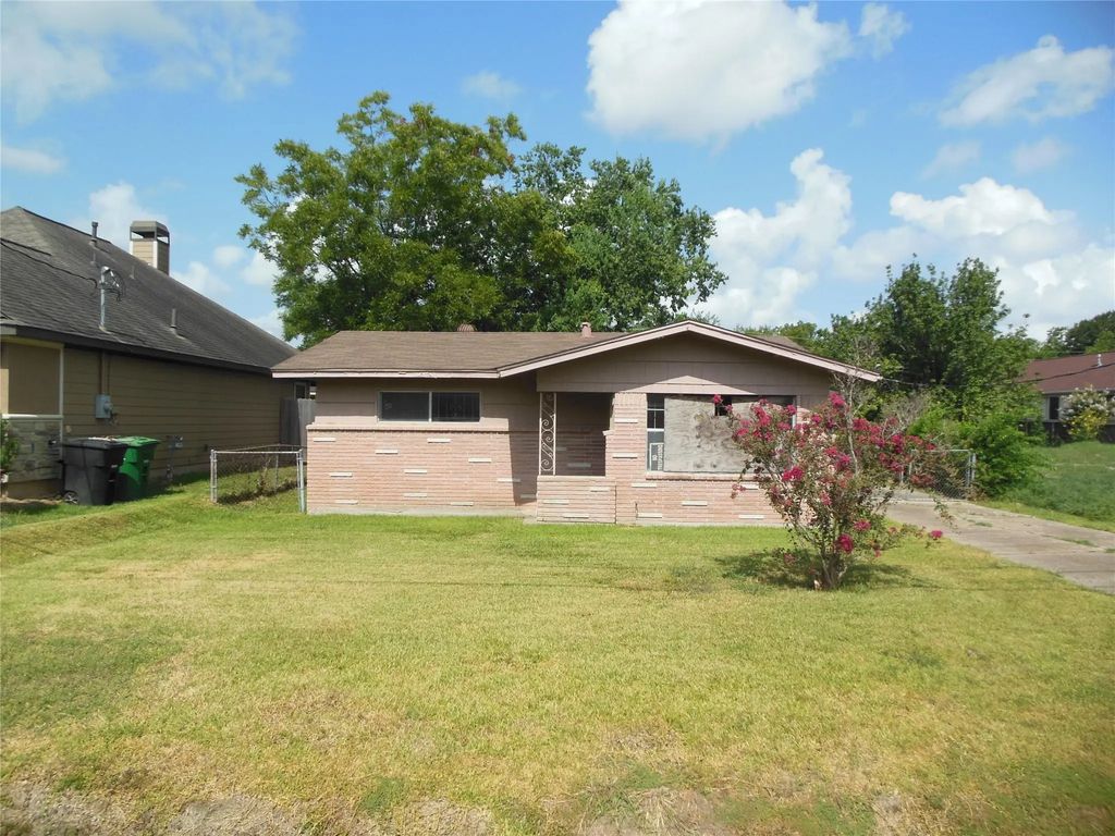 8110 Livingston, Houston