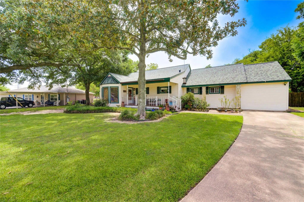 214 South Street, Baytown