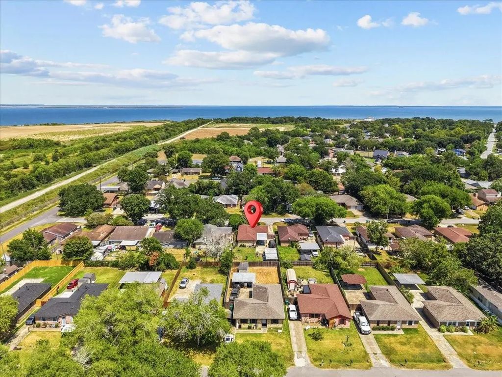 4722 Caroline Street, Seabrook