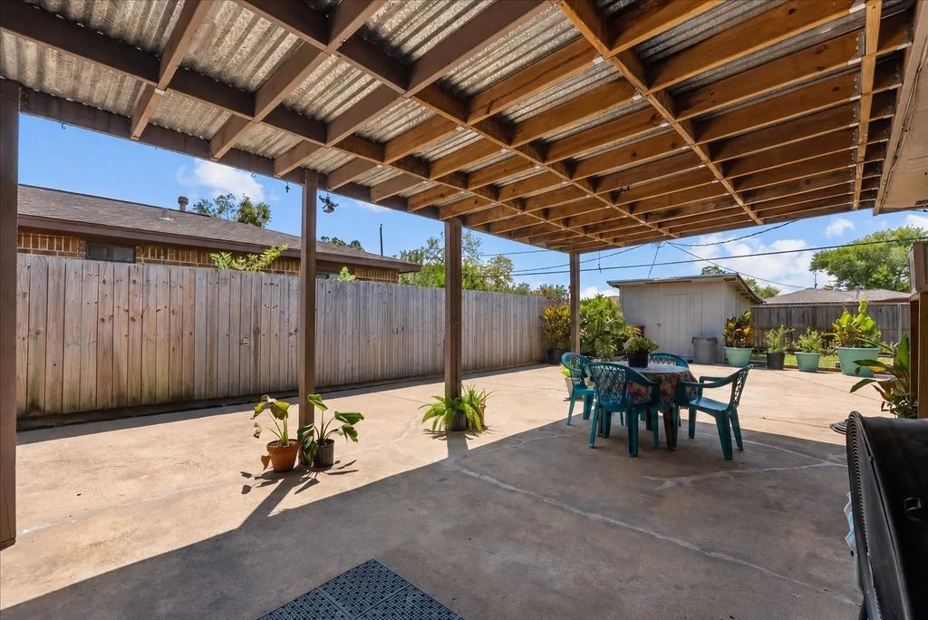 4722 Caroline Street, Seabrook
