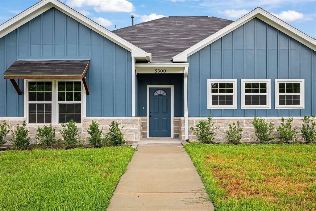 5300 Hemlock Drive, Baytown
