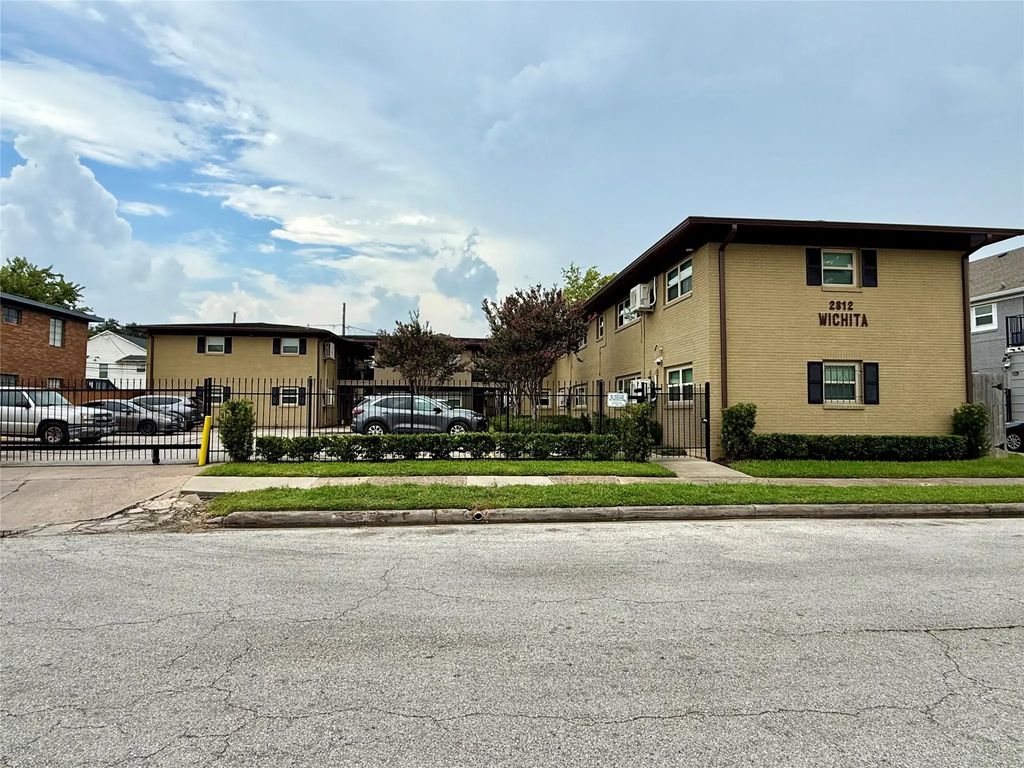 2812 Wichita 13, Houston
