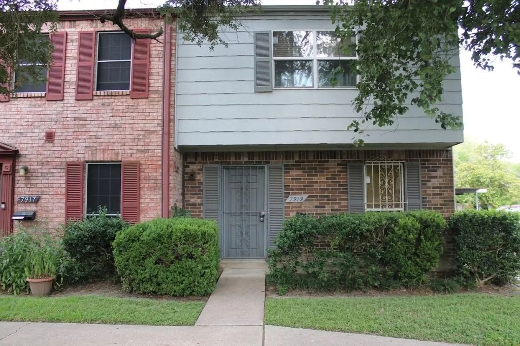 7919 Grove Ridge Drive, Houston