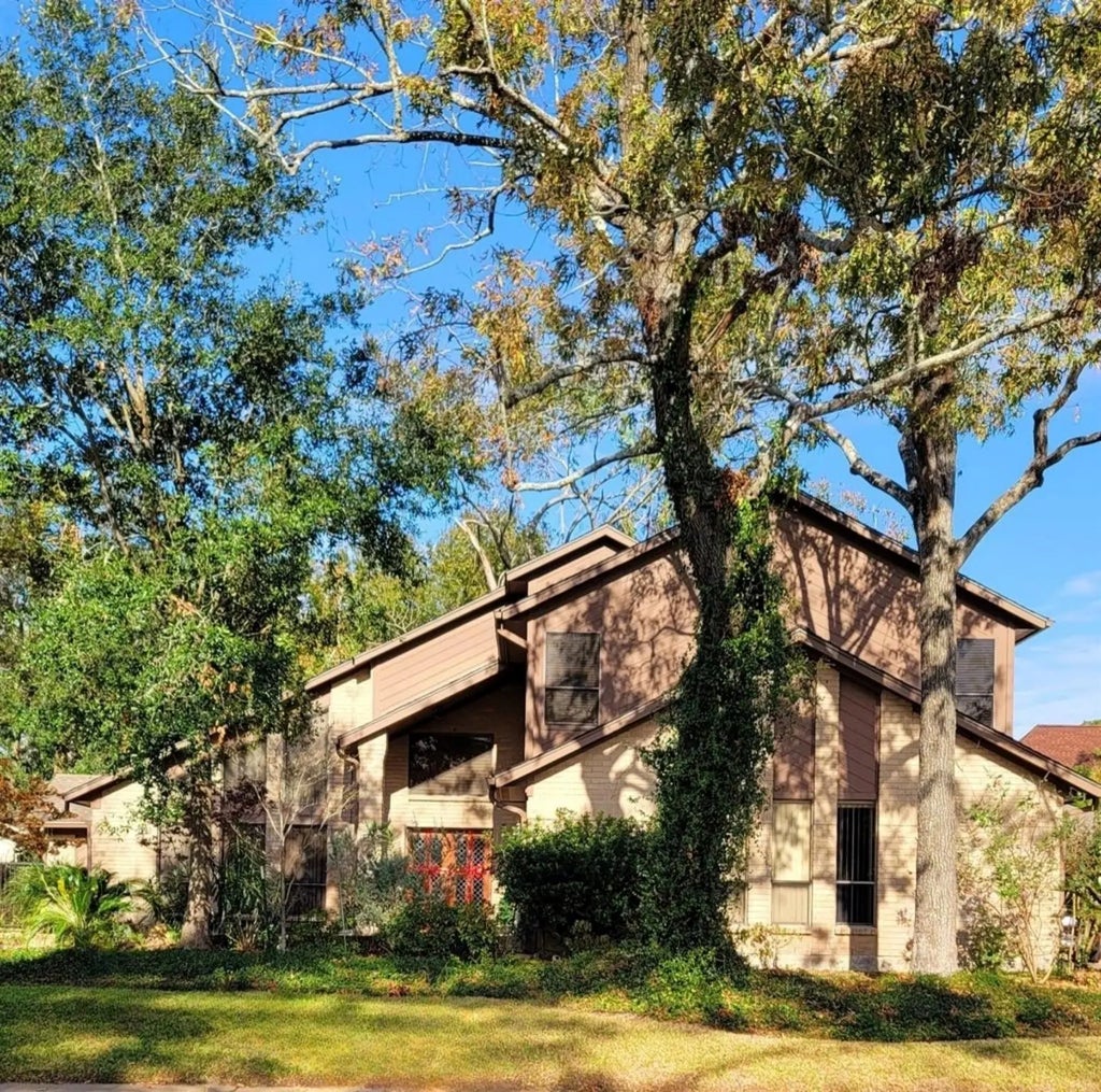 15823 Brook Forest Drive, Houston