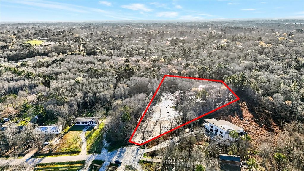 589 County Road 3295, Cleveland