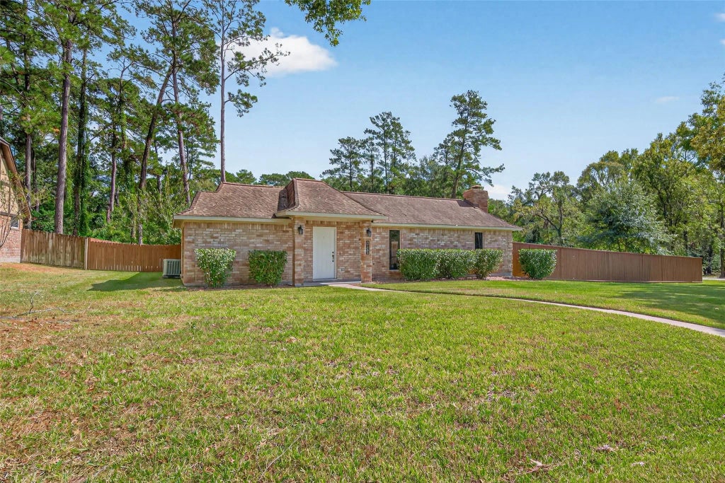 1632 Pine Oak Drive, Conroe