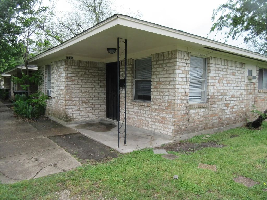 7516 Lockwood Drive, Houston