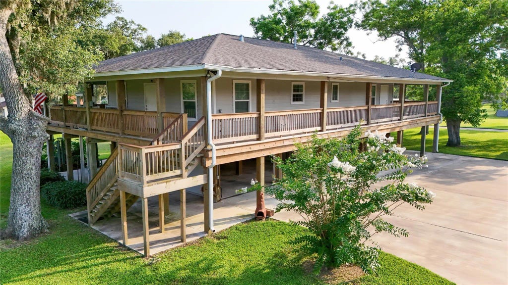 915 Live Oak Drive, Jones Creek